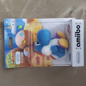 Blue yarn Yoshi amiibo